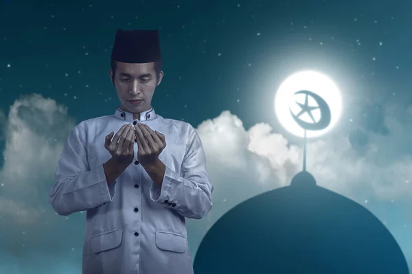 Asian Muslim Man Standing While Raised Hands Praying Night Scene — Stock Photo, Image