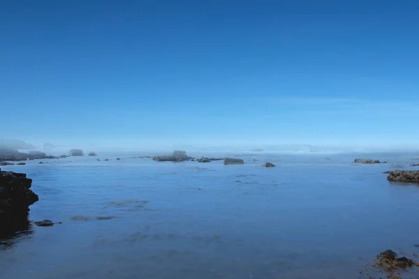 Widok Morze Niebieskim Tle Nieba — Zdjęcie stockowe