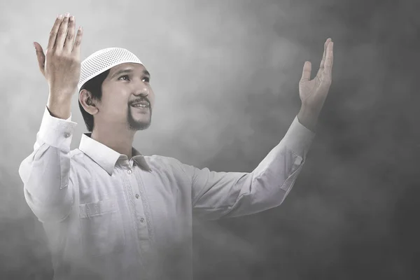 Asian Muslim Man Standing While Raised Hands Praying Bright Background — Stock Photo, Image