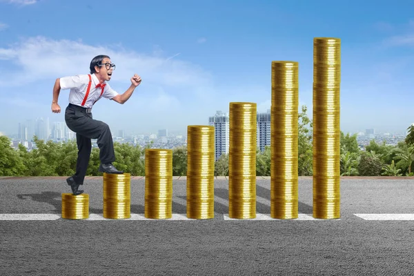 Asian Nerd Ugly Face Running Stack Coins Street — Stock Photo, Image