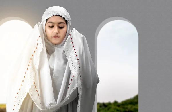 Mujer Musulmana Asiática Velo Posición Oración Salat Mezquita —  Fotos de Stock