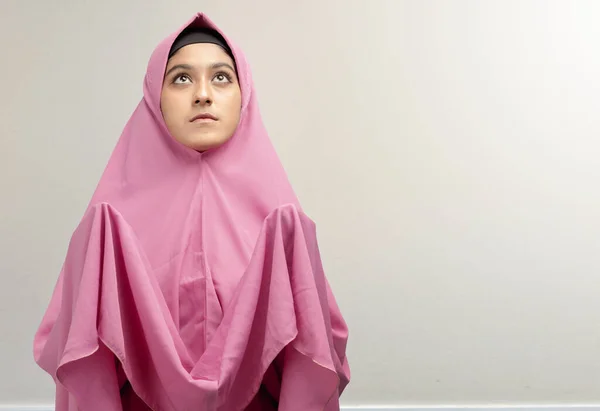 Asian Muslim Woman Veil Standing While Raised Hands Praying White — Stock Photo, Image