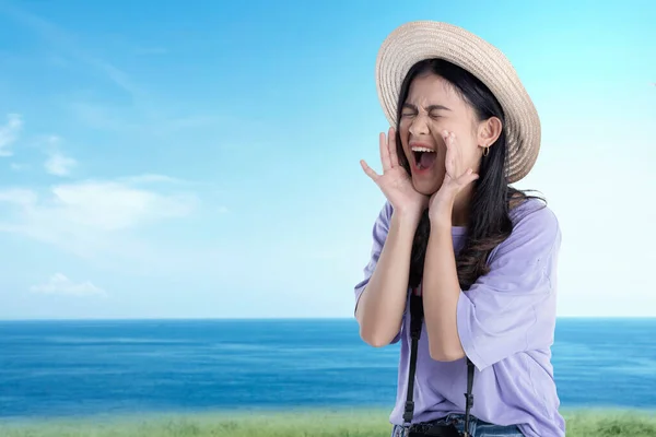 Asian Woman Hat Camera Yelling Something Blue Sky Background — Stock Photo, Image