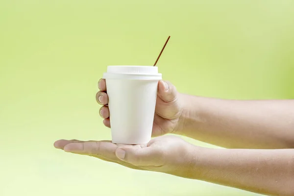 Human Hand Holding White Plastic Cup Colored Background — Stock Photo, Image