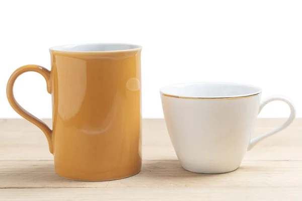 Tazza Tazza Tavolo Legno Isolato Sfondo Bianco — Foto Stock