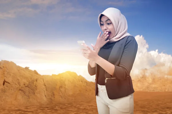 Asian Muslim Woman Headscarf Holding Mobile Phone Blue Sky Background — Zdjęcie stockowe