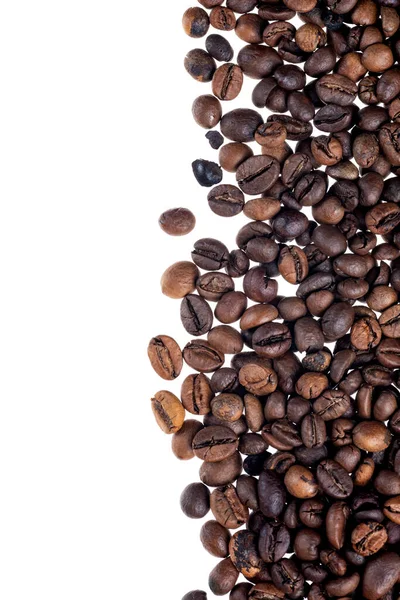 白い背景のコーヒー豆の近景 — ストック写真