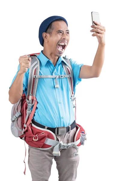 Hombre Asiático Con Gorro Una Mochila Tomando Autorretrato Con Teléfono — Foto de Stock