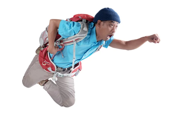Aziatische Man Met Een Muts Rugzak Vliegen Geïsoleerd Witte Achtergrond — Stockfoto