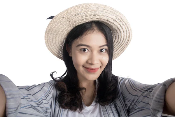 Asiatico Donna Con Cappello Prendere Autoritratto Isolato Sfondo Bianco — Foto Stock