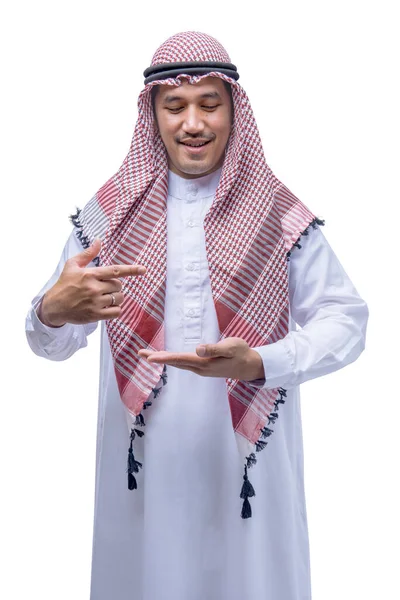 Hombre Árabe Usando Keffiyeh Mostrando Algo Mano Aislado Sobre Fondo —  Fotos de Stock