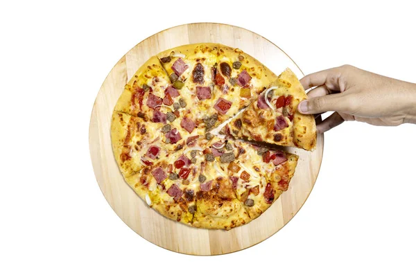 Hand Bit Pizza Med Nötkött Lök Och Peppar Isolerad Över — Stockfoto