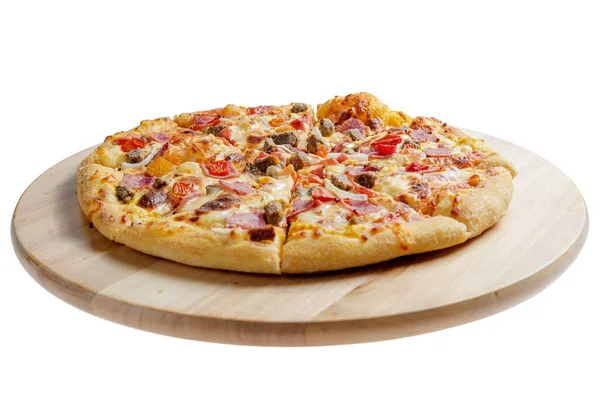 Pizza Med Nötkött Lök Och Peppar Isolerad Över Vit Bakgrund — Stockfoto