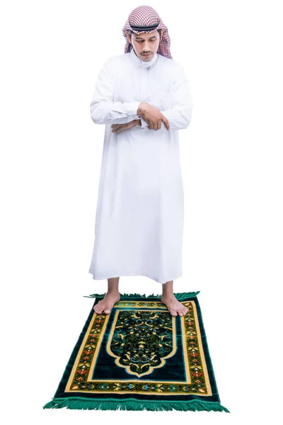 Hombre Musulmán Con Keffiyeh Con Agal Posición Oración Salat Alfombra — Foto de Stock