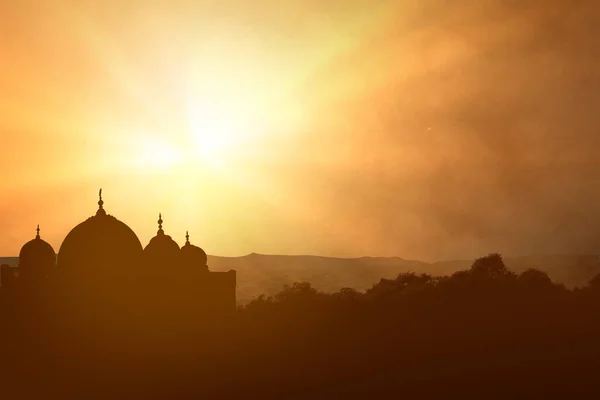 Silhueta Uma Mesquita Com Fundo Céu Por Sol — Fotografia de Stock
