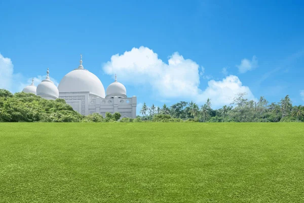 Belle Mosquée Blanche Avec Fond Bleu Ciel — Photo