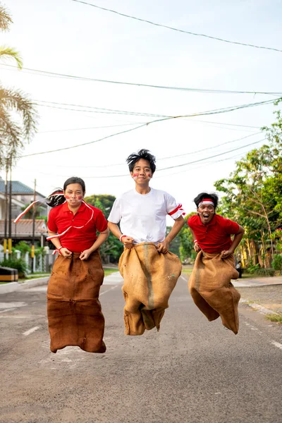 Indonesian People Celebrate Indonesian Independence Day August Sack Race Indonesian — Stockfoto