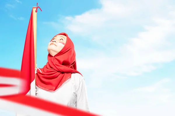 Indonesian Women Celebrate Indonesian Independence Day August Holding Indonesian Flag — 스톡 사진