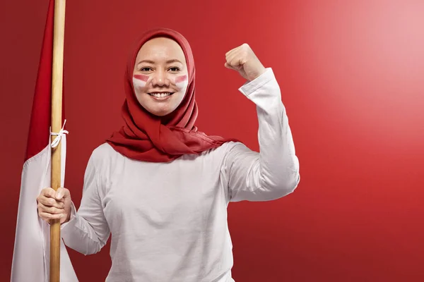 Indonesian Women Celebrate Indonesian Independence Day August Holding Indonesian Flag — 스톡 사진