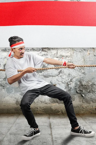 Indonesian Men Celebrate Indonesian Independence Day August Tug War Contest — Stockfoto