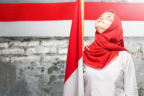 Indonesian Women Celebrate Indonesian Independence Day August Holding Indonesian Flag — 스톡 사진