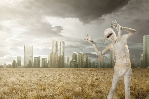 Mummy Standing Claw Hands Abandoned City Background Halloween Concept —  Fotos de Stock