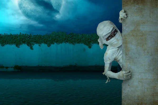 Mummy Comes Wall Night Scene Background Halloween Concept — Stockfoto