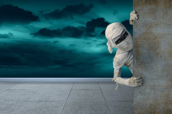 Mummy Comes Wall Night Scene Background Halloween Concept —  Fotos de Stock