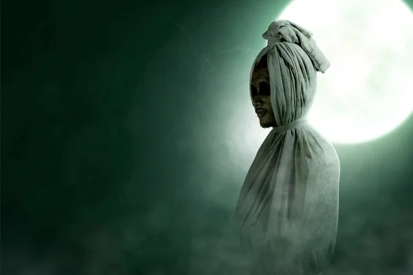 Pocong Covered White Linen Shroud Standing Full Moon Background Halloween — Zdjęcie stockowe