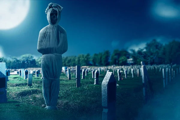 Pocong Está Cubierto Con Sudario Lino Blanco Pie Cementerio Concepto — Foto de Stock