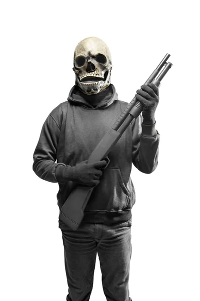 Bărbat Costum Cap Craniu Pentru Halloween Ţinând Arma Izolată Fundal — Fotografie, imagine de stoc