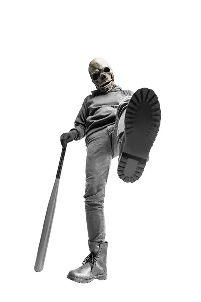 Mann Mit Totenkopf Kostüm Halloween Hält Baseballschläger Isoliert Über Weißem — Stockfoto