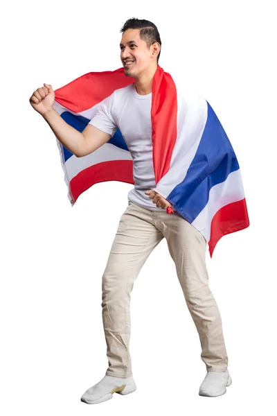 12月5日是泰国独立日 亚洲男子举着悬挂在白色背景上的泰国国旗庆祝独立日 — 图库照片