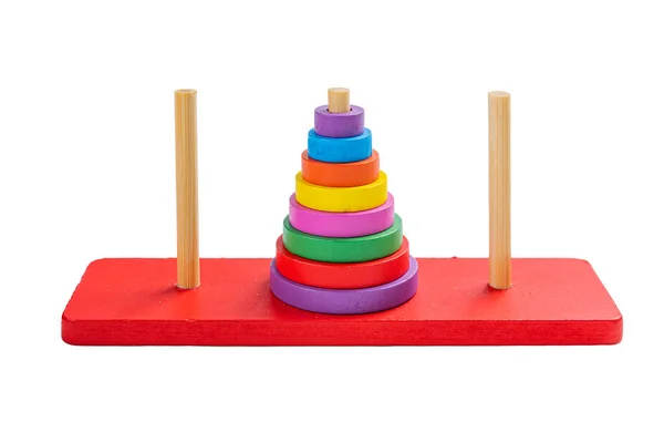白色背景的彩色木制金字塔玩具 — 图库照片