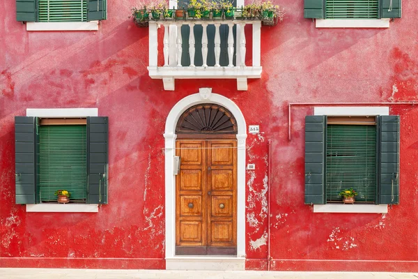 Barevný dům v burano, Benátky — Stock fotografie