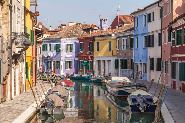बुरानो द्वीप, वेनिस, इटली पर लिए गए रंगीन घरों — स्टॉक फ़ोटो, इमेज