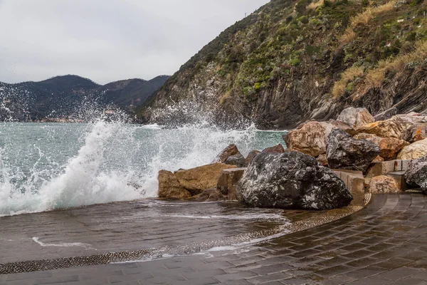 doğal İtalya serisi-vernazza, cinque terre, İtalya.