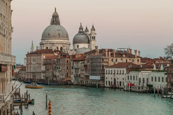 Canal Grande und Basilika Santa Maria della Salute, Venedig, Italien — Stockfoto