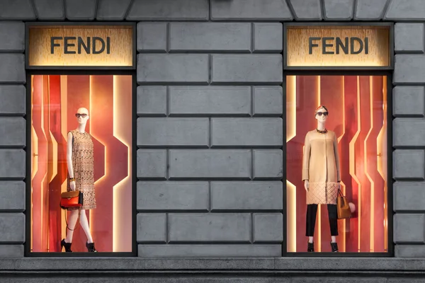 FENDI - MILAN, FEBRUARY 9: Fendi shop in Milan on Feb 9, 2014 — Stock Photo, Image