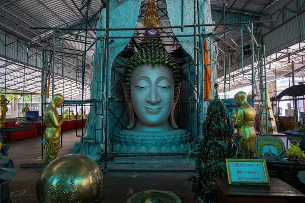 Lopburi Thailand December 2021 Wat Khao Wongkot Temple Surrounded Mountains — Fotografia de Stock