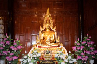 Na Klua, Phra Samut Chedi Bölgesi, Samut Prakan 10290, 15 Mayıs 2022: Wat Sakhla - çok güzel bir ruhani ibadet yeri ve eşsiz bir şekilde tasarlanmış. Çeşitli türde müzeler..