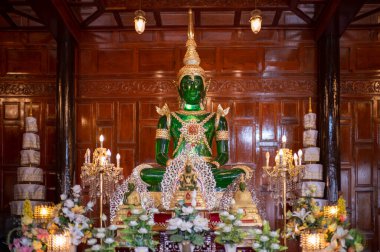 Na Klua, Phra Samut Chedi Bölgesi, Samut Prakan 10290, 15 Mayıs 2022: Wat Sakhla - çok güzel bir ruhani ibadet yeri ve eşsiz bir şekilde tasarlanmış. Çeşitli türde müzeler..