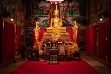 Khlong Ket, Khok Samrong Bölgesi, Lopburi. Haziran 03, 2022. Wat Si Suthawas. Buda heykeli.