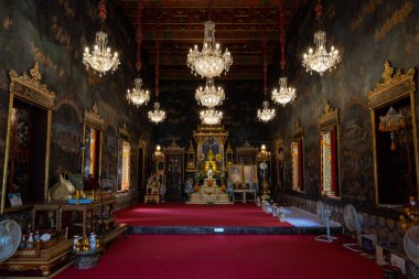 Phra Nakhon, Bangkok . 11 Haziran 2022. Wat Ratchapradit Sathitmahasimaram Rajawarawiharn . Mermer fayanslar, yaldızlı meşe ve canlı mozaikler 19. yüzyıl tapınağında ve kraliyet manastırı kompleksinde..