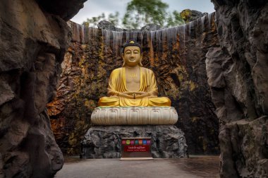 Samut Sakhon, Thailand - July 31, 2022.    Wat Lak Si Rat Samoson A Buddhist temple famous for the reclining Buddha and also the other statue surrounded by imitated rocks.