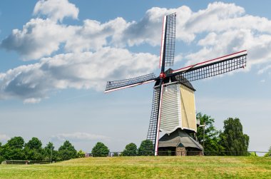Hollanda Yeldeğirmeni