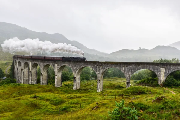 グレンフィナン高架橋、スコットランド ロイヤリティフリーのストック写真