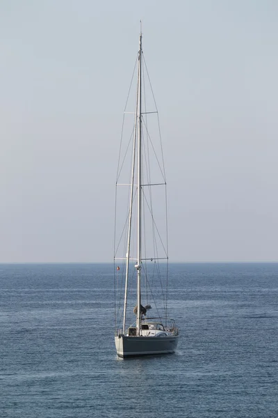 Seascape with yacht — Stock Photo, Image