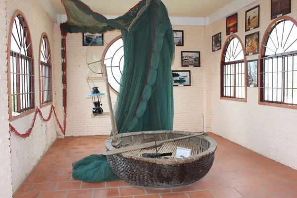 Ekspozycja w starożytnej łodzi w Muzeum — Zdjęcie stockowe
