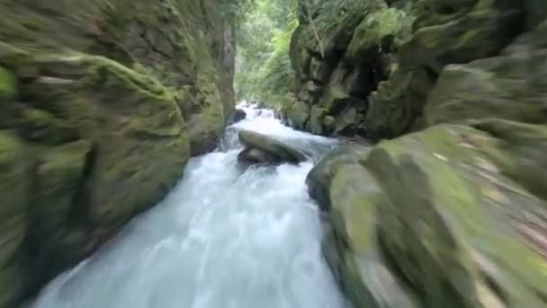 Lot Nad Górską Rzeką Wodospadu Tkhilnari Adżara Gruzja — Wideo stockowe